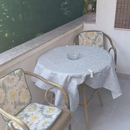 Cecilia Apartment *