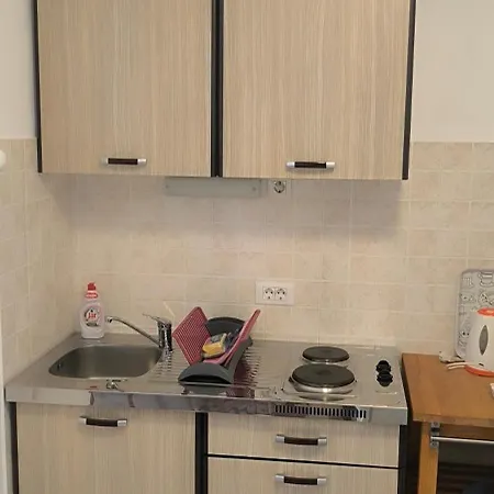 Cecilia Apartment *